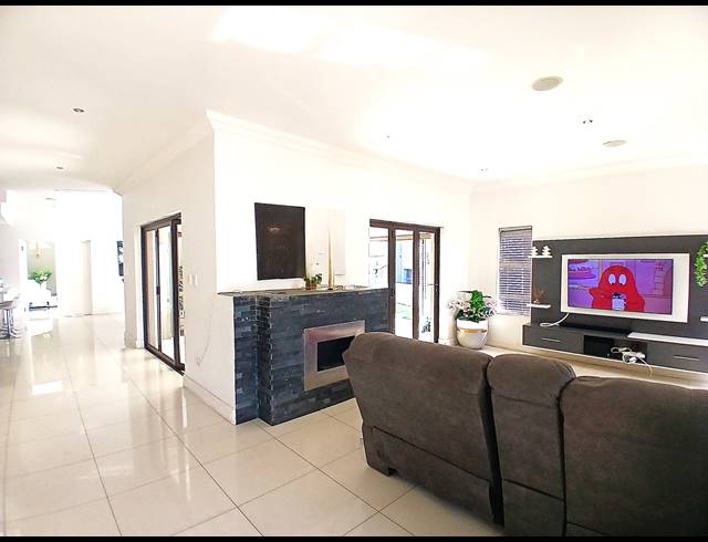 3 BEDROOM FREESTANDING FOR SALE IN BLUE VALLEY GOLF ESTATE
